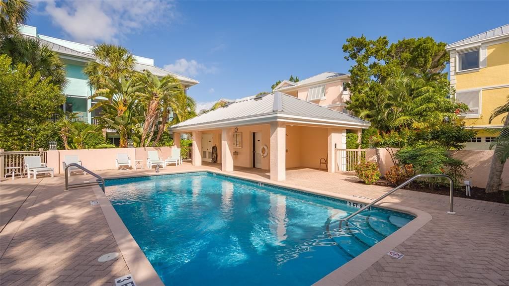 Под контрактом: $2,300,000 (3 спален, 3 ванн, 2884 Квадратных фут)