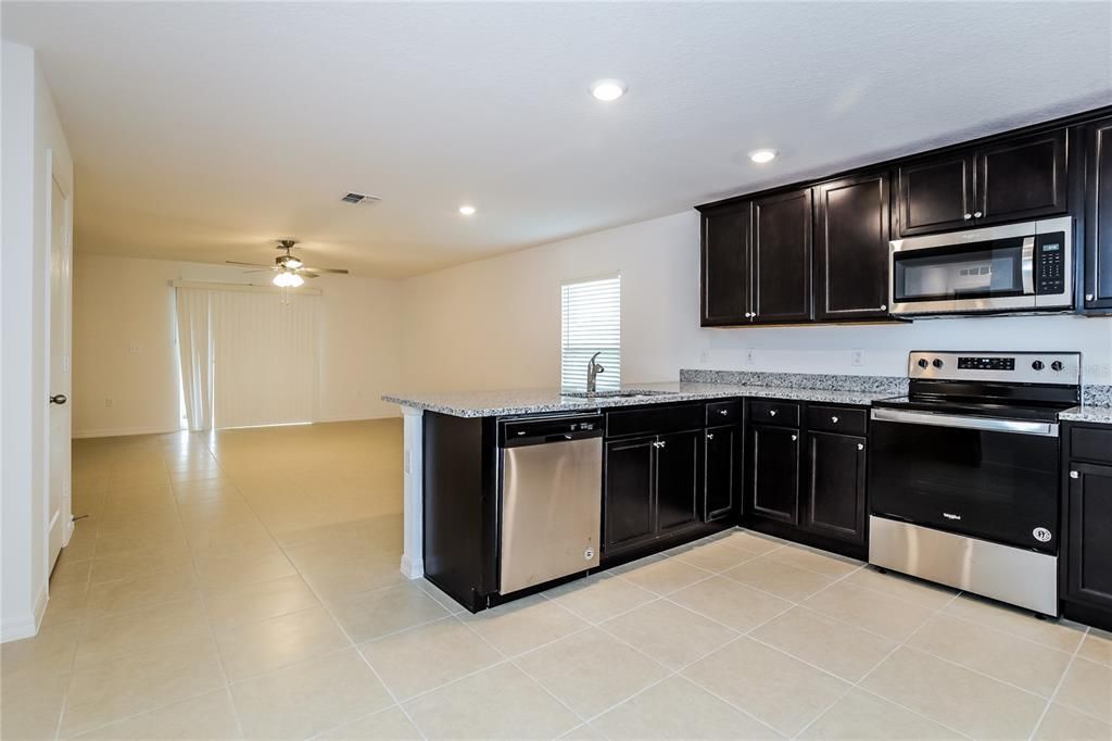 En Renta: $2,065 (4 camas, 2 baños, 1842 Pies cuadrados)