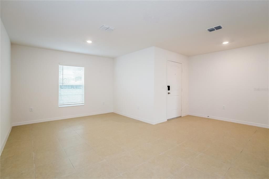 En Renta: $2,065 (4 camas, 2 baños, 1842 Pies cuadrados)