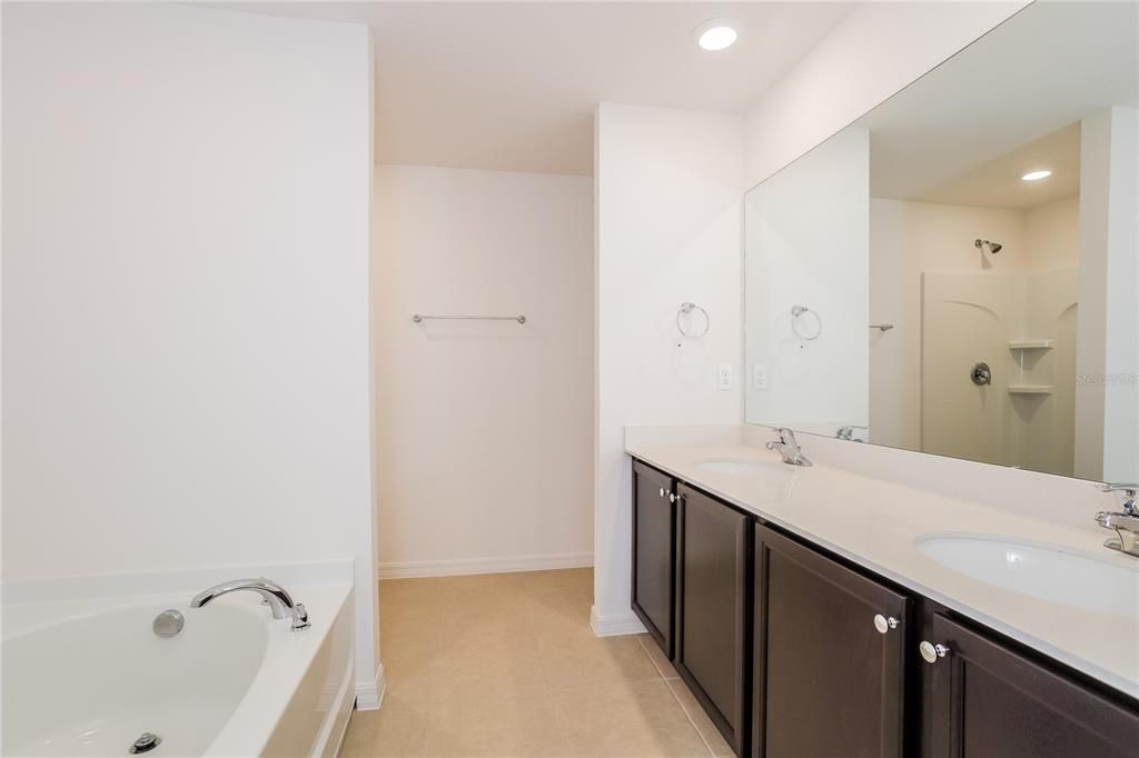 En Renta: $2,065 (4 camas, 2 baños, 1842 Pies cuadrados)