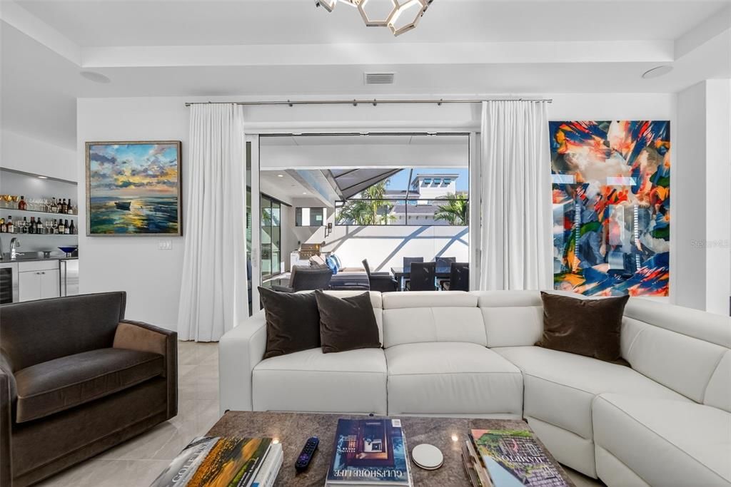 Под контрактом: $1,250,000 (3 спален, 3 ванн, 2700 Квадратных фут)