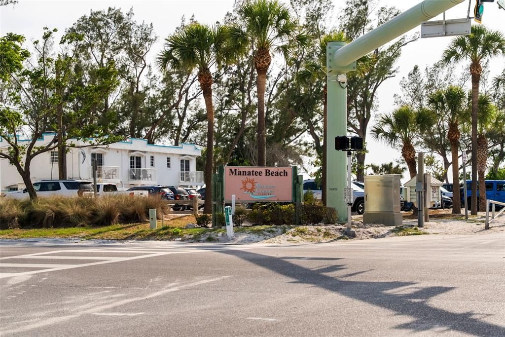 Под контрактом: $1,250,000 (3 спален, 3 ванн, 2700 Квадратных фут)