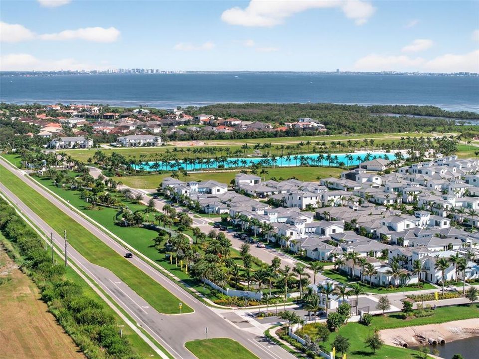 Под контрактом: $1,250,000 (3 спален, 3 ванн, 2700 Квадратных фут)