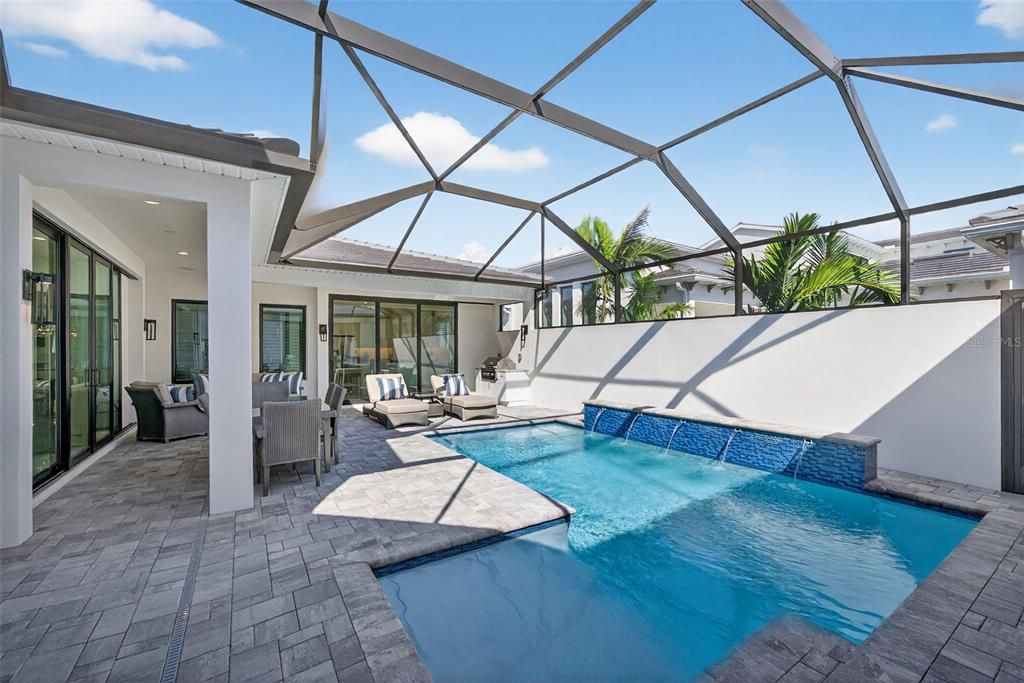 Под контрактом: $1,250,000 (3 спален, 3 ванн, 2700 Квадратных фут)