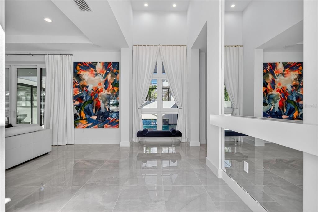 Под контрактом: $1,250,000 (3 спален, 3 ванн, 2700 Квадратных фут)