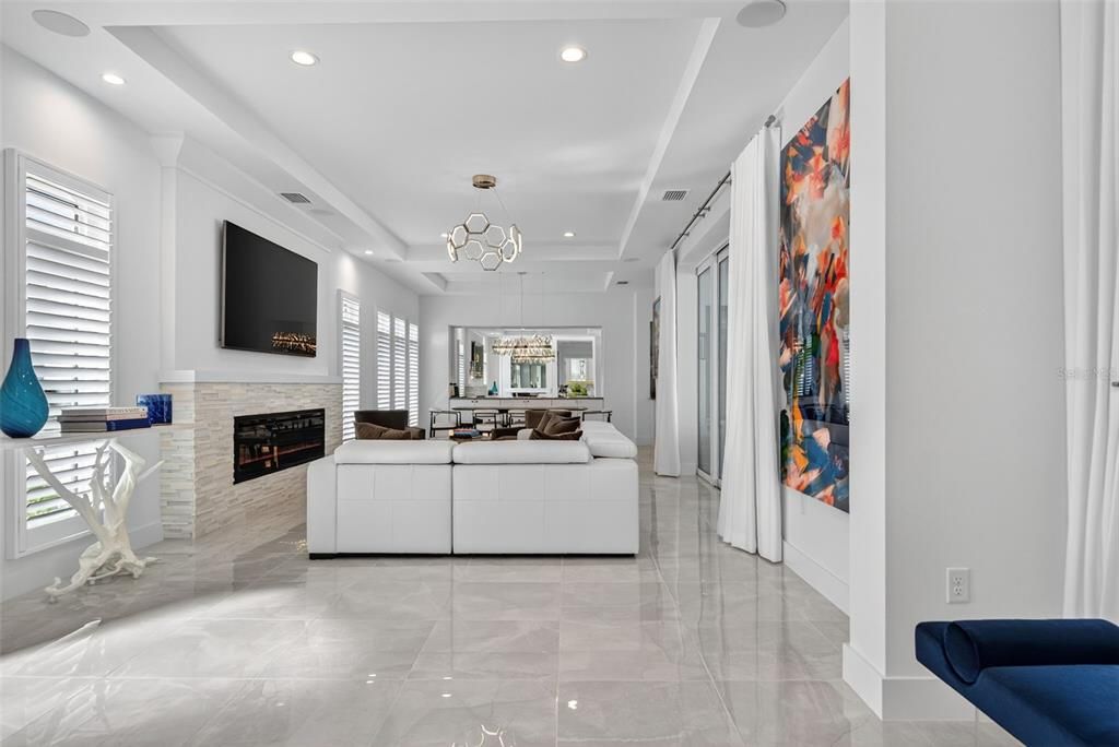 Под контрактом: $1,250,000 (3 спален, 3 ванн, 2700 Квадратных фут)