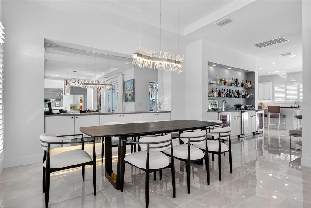 Под контрактом: $1,250,000 (3 спален, 3 ванн, 2700 Квадратных фут)