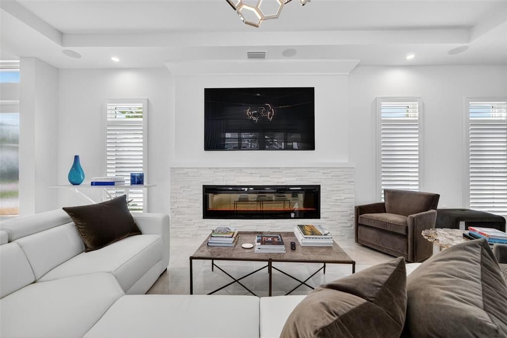 Под контрактом: $1,250,000 (3 спален, 3 ванн, 2700 Квадратных фут)