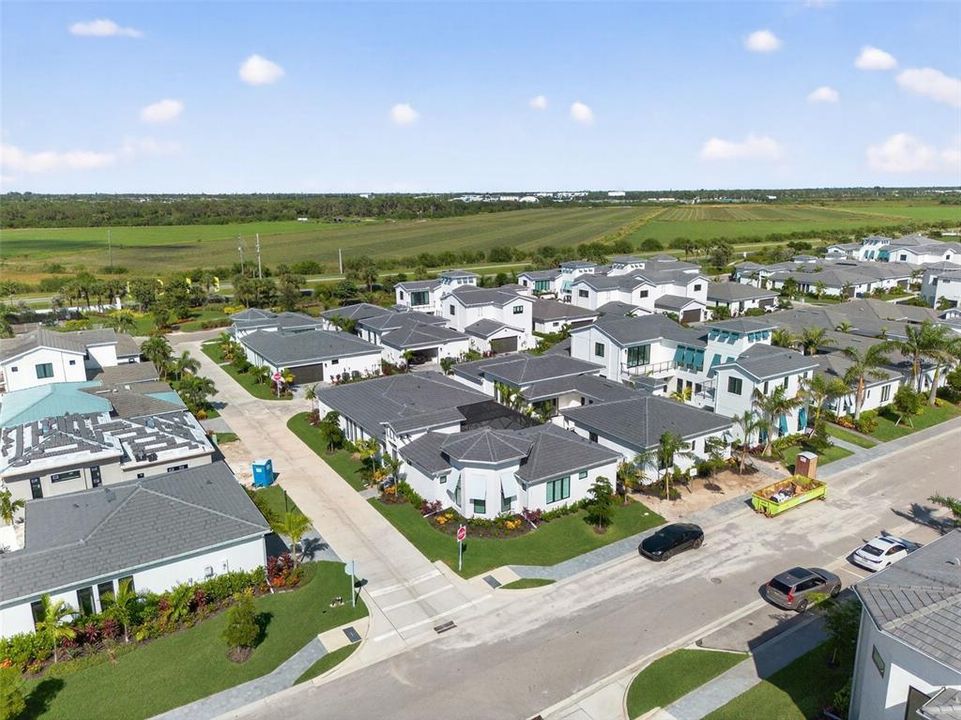 Под контрактом: $1,250,000 (3 спален, 3 ванн, 2700 Квадратных фут)