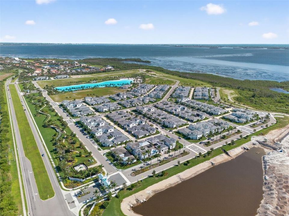 Под контрактом: $1,250,000 (3 спален, 3 ванн, 2700 Квадратных фут)