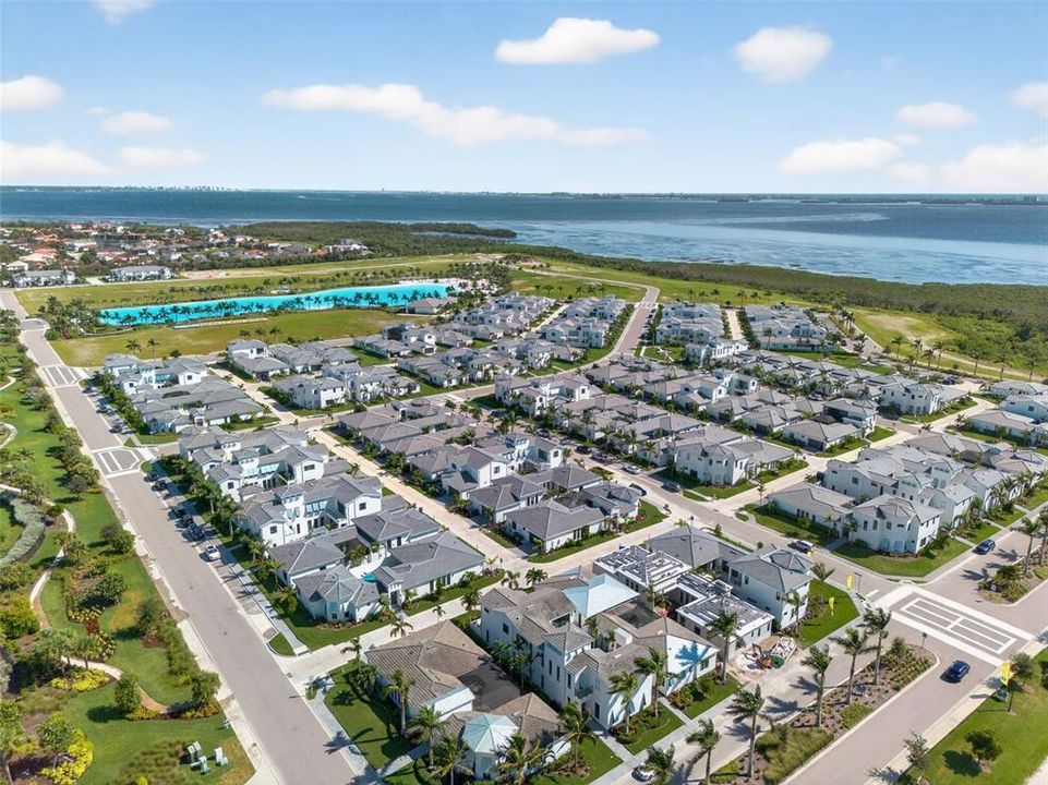 Под контрактом: $1,250,000 (3 спален, 3 ванн, 2700 Квадратных фут)