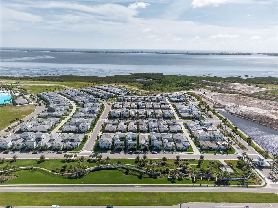 Под контрактом: $1,250,000 (3 спален, 3 ванн, 2700 Квадратных фут)