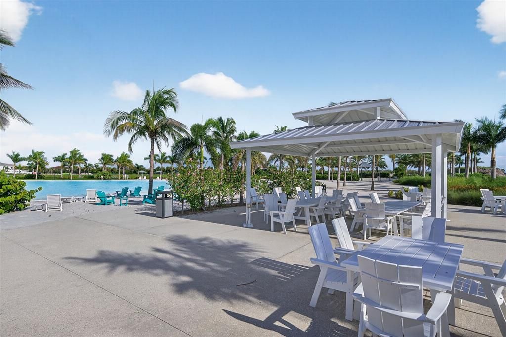 Под контрактом: $1,250,000 (3 спален, 3 ванн, 2700 Квадратных фут)