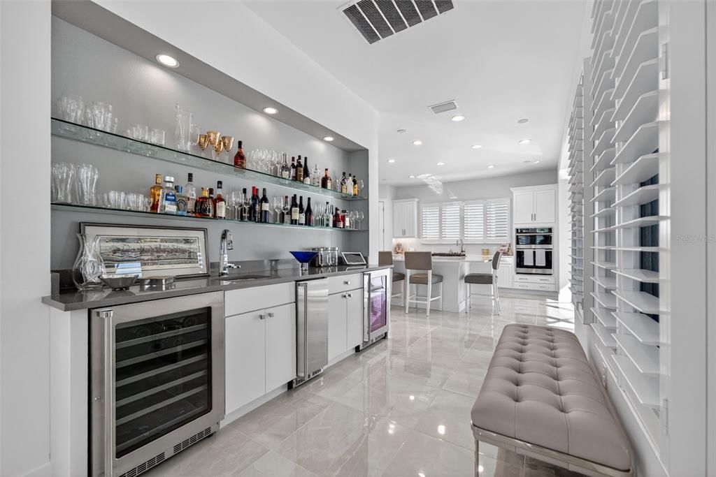 Под контрактом: $1,250,000 (3 спален, 3 ванн, 2700 Квадратных фут)