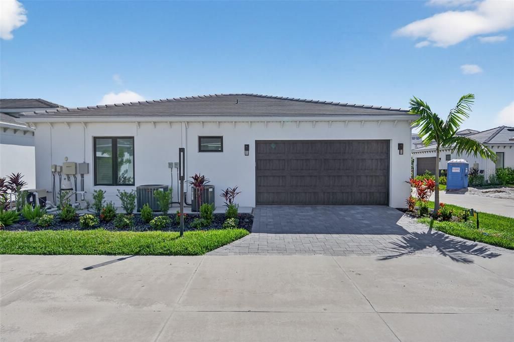 Под контрактом: $1,250,000 (3 спален, 3 ванн, 2700 Квадратных фут)