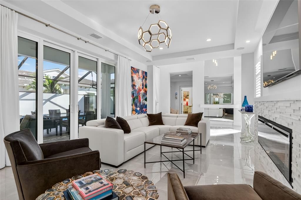 Под контрактом: $1,250,000 (3 спален, 3 ванн, 2700 Квадратных фут)