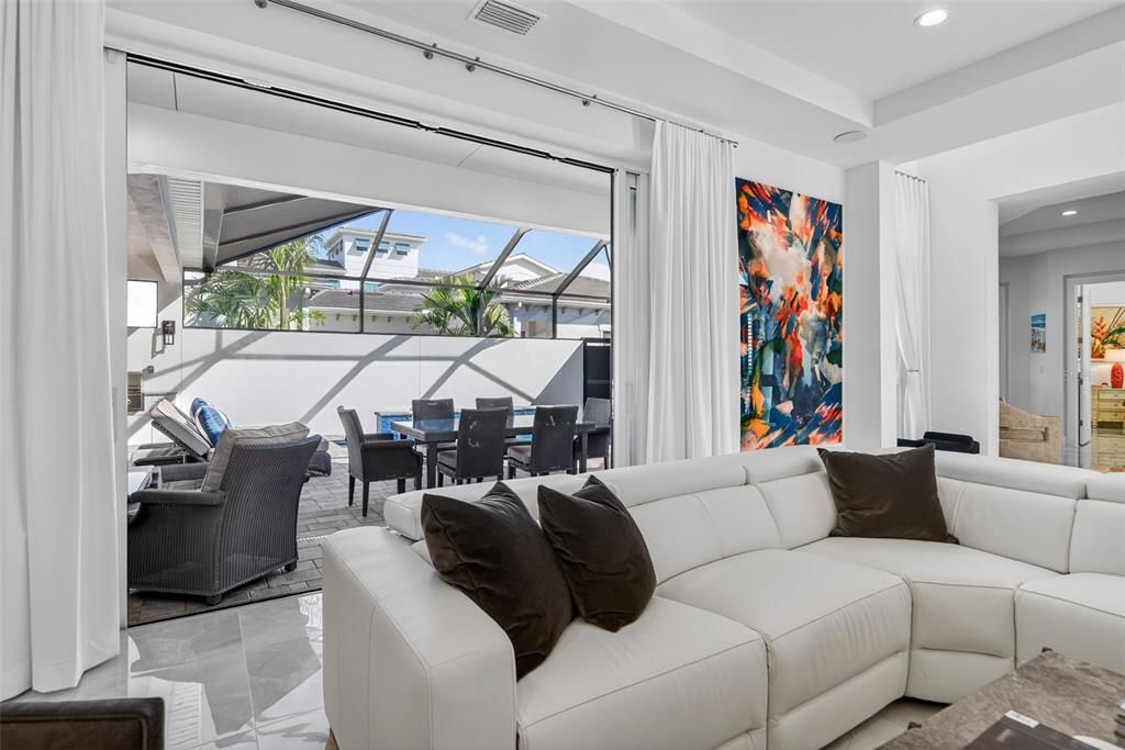 Под контрактом: $1,250,000 (3 спален, 3 ванн, 2700 Квадратных фут)