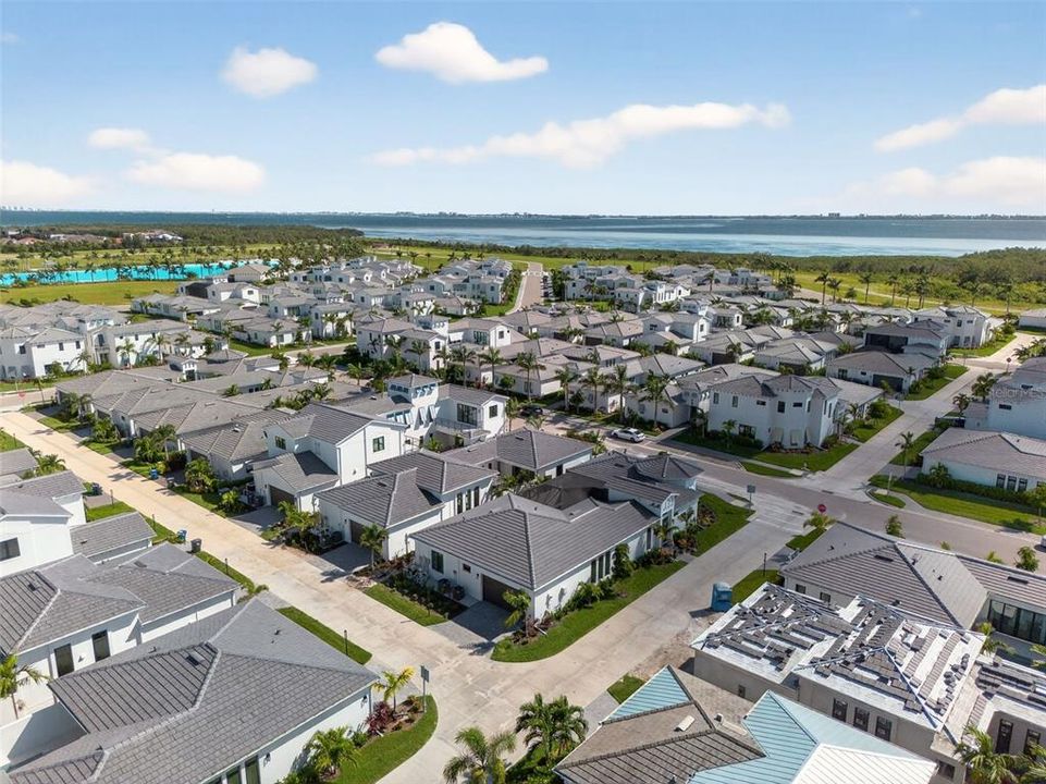 Под контрактом: $1,250,000 (3 спален, 3 ванн, 2700 Квадратных фут)