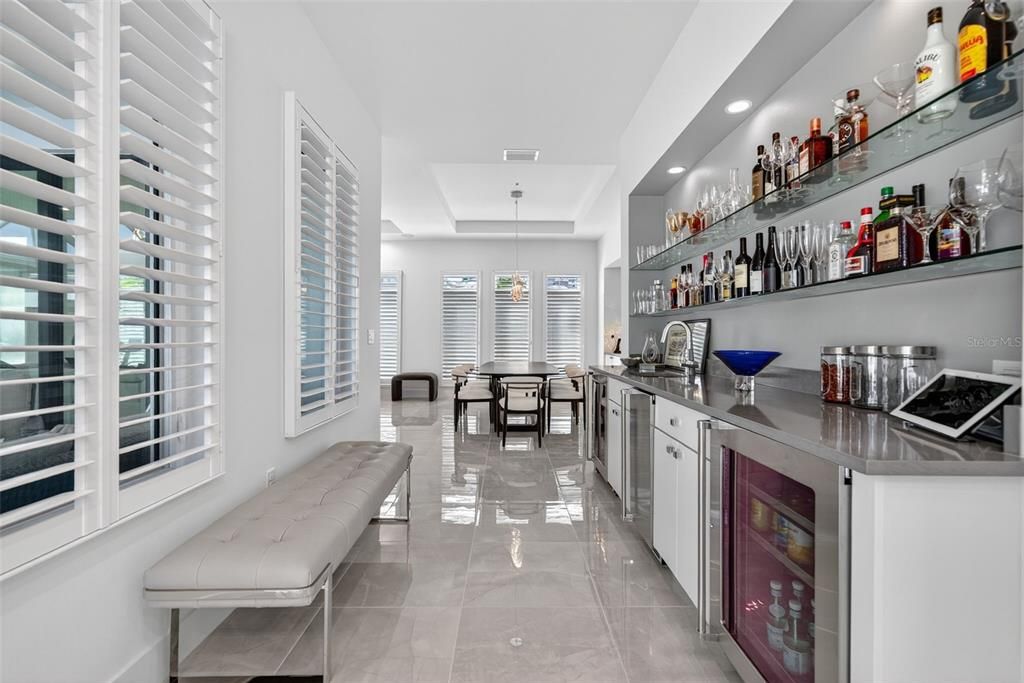 Под контрактом: $1,250,000 (3 спален, 3 ванн, 2700 Квадратных фут)