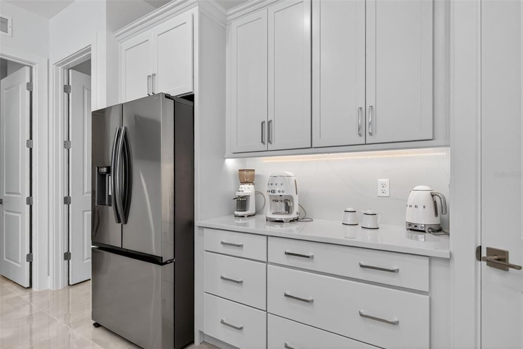 Под контрактом: $1,250,000 (3 спален, 3 ванн, 2700 Квадратных фут)