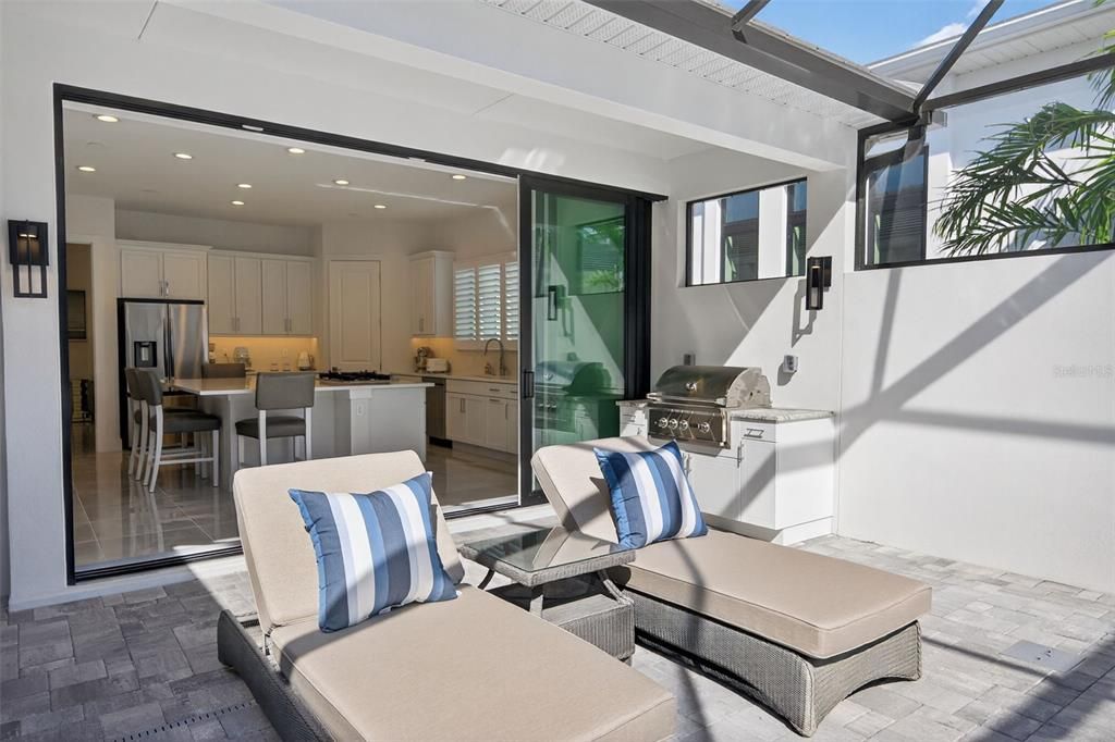 Под контрактом: $1,250,000 (3 спален, 3 ванн, 2700 Квадратных фут)