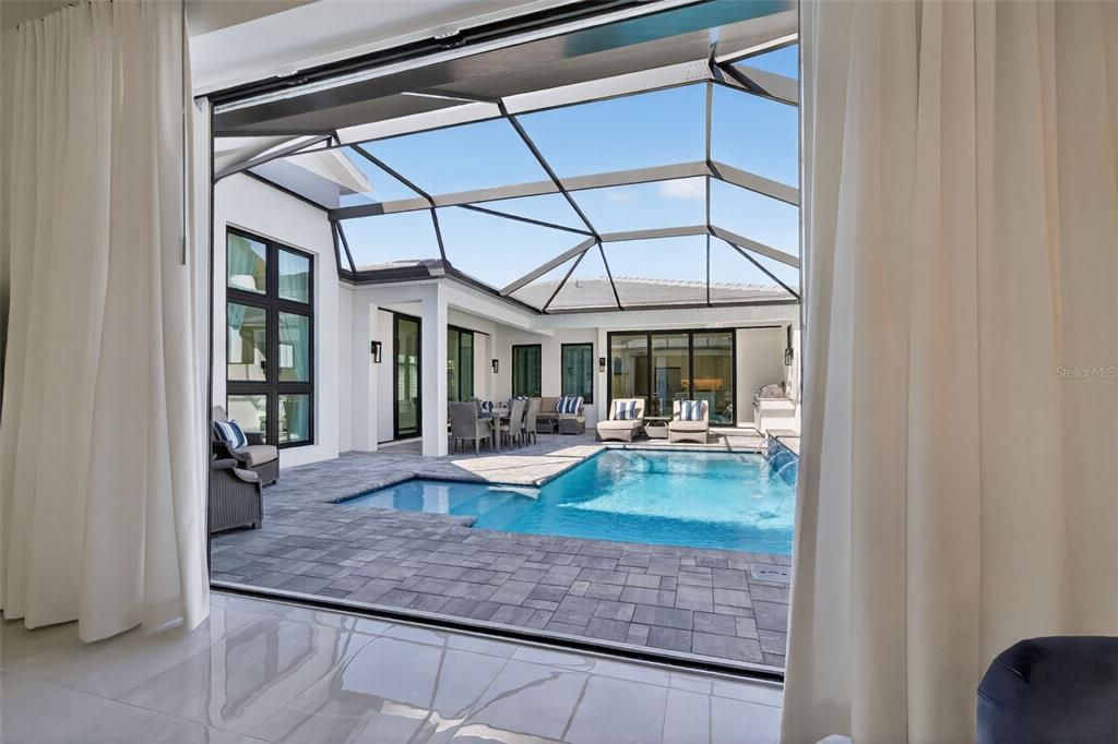 Под контрактом: $1,250,000 (3 спален, 3 ванн, 2700 Квадратных фут)