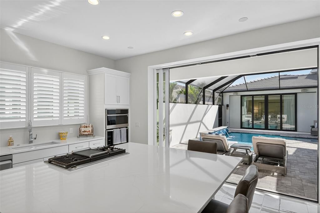 Под контрактом: $1,250,000 (3 спален, 3 ванн, 2700 Квадратных фут)