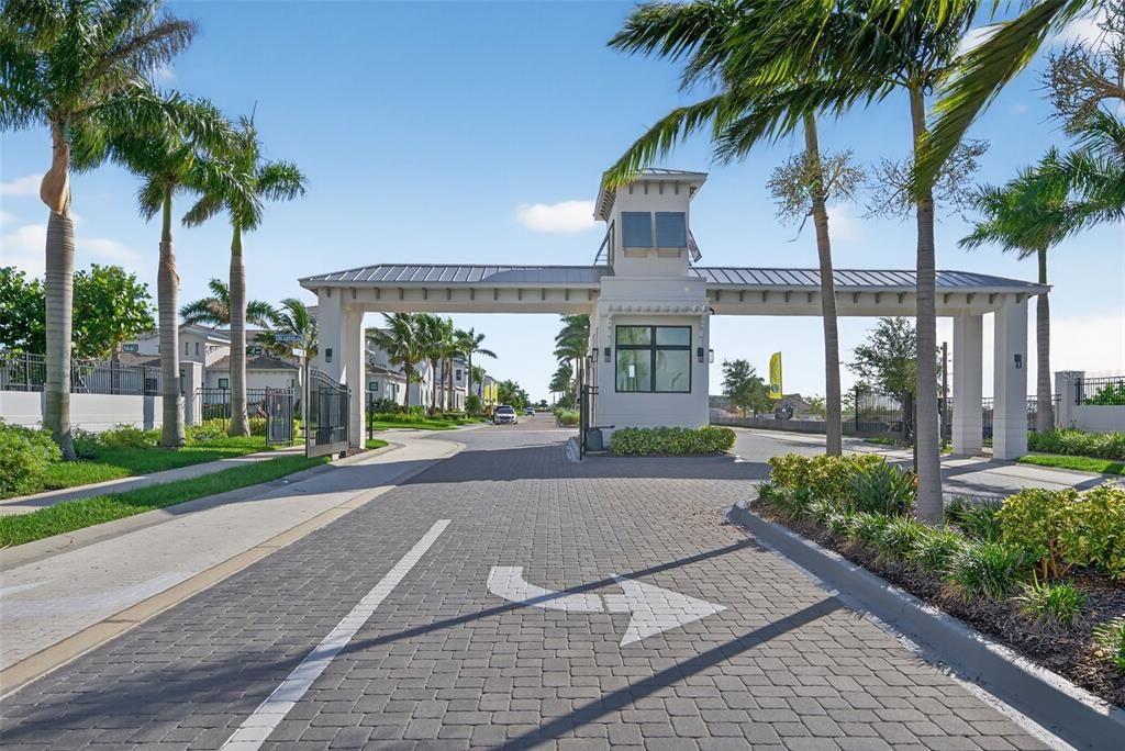 Под контрактом: $1,250,000 (3 спален, 3 ванн, 2700 Квадратных фут)