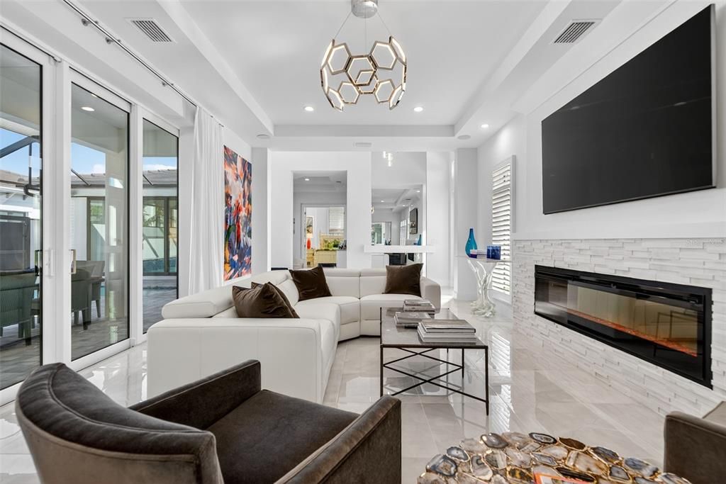 Под контрактом: $1,250,000 (3 спален, 3 ванн, 2700 Квадратных фут)