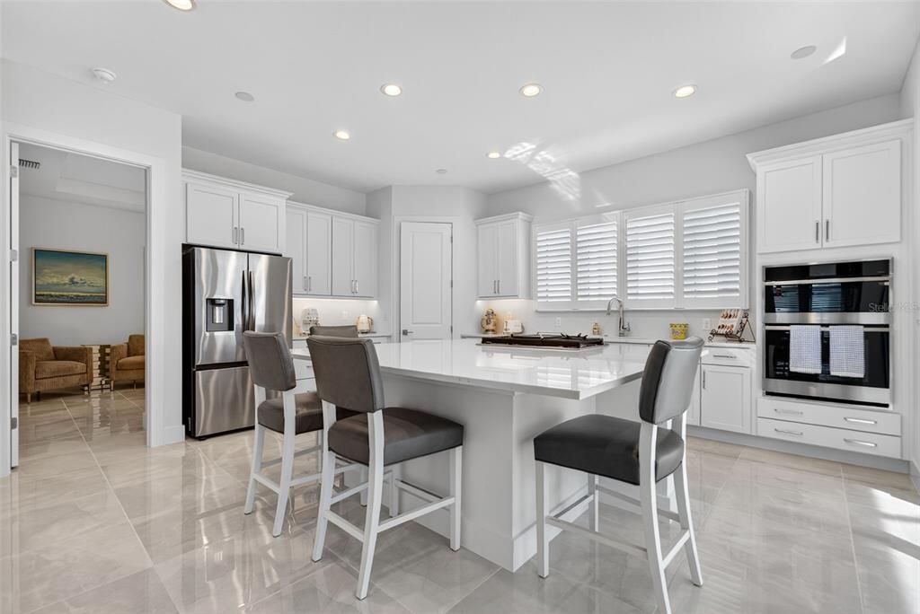 Под контрактом: $1,250,000 (3 спален, 3 ванн, 2700 Квадратных фут)