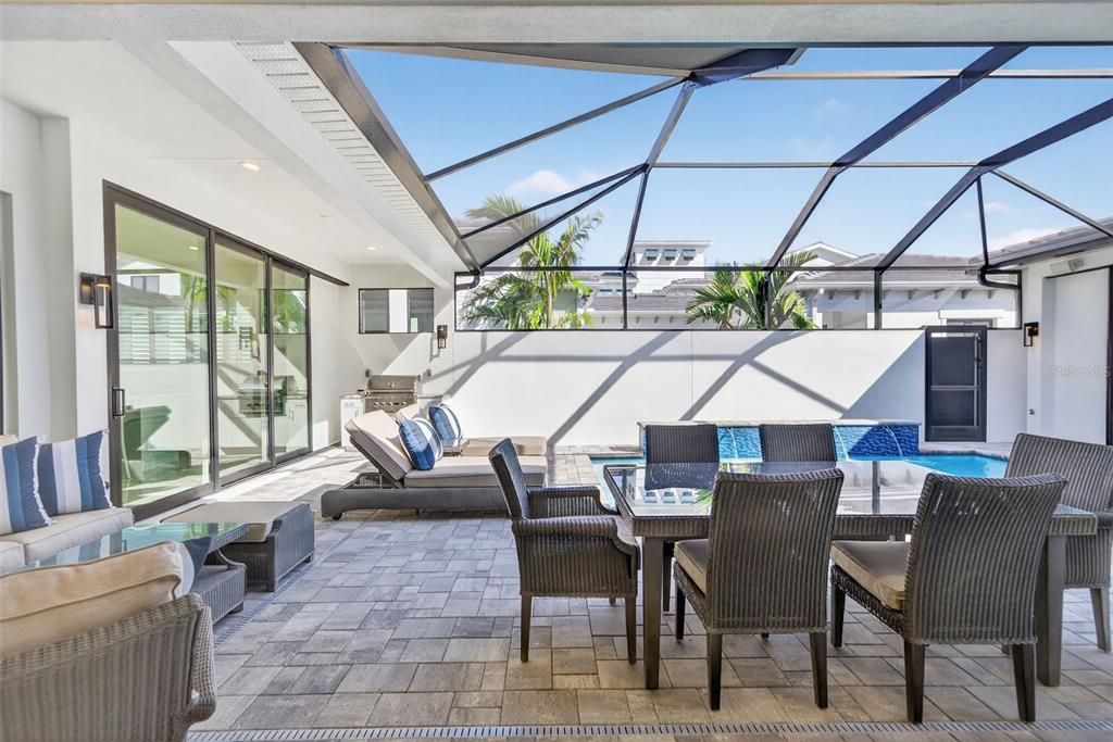 Под контрактом: $1,250,000 (3 спален, 3 ванн, 2700 Квадратных фут)