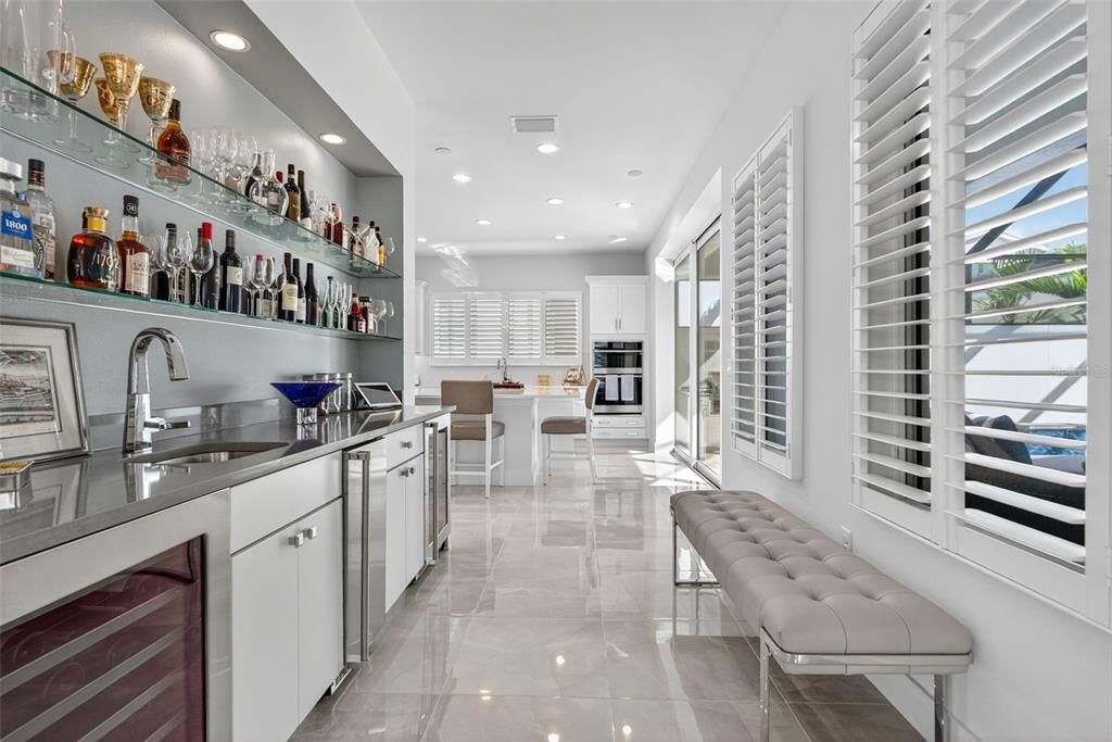 Под контрактом: $1,250,000 (3 спален, 3 ванн, 2700 Квадратных фут)