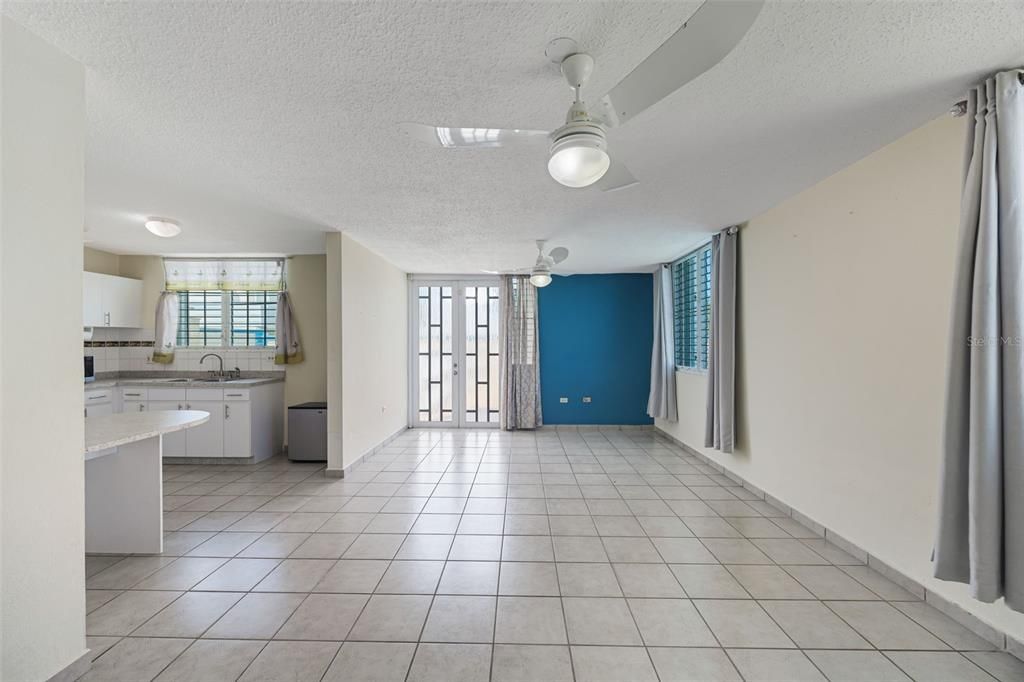 待售: $395,000 (5 贝兹, 4 浴室, 2806 平方英尺)