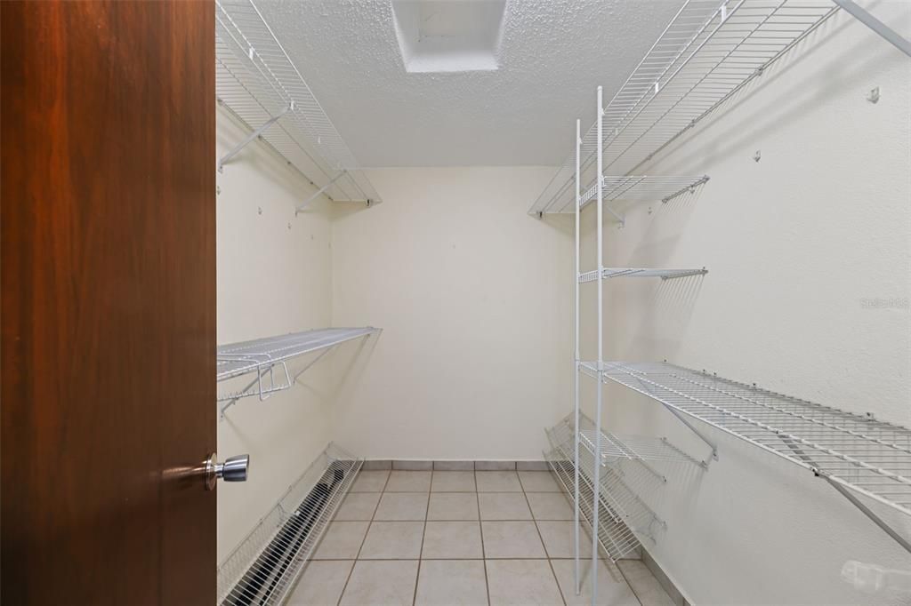 待售: $395,000 (5 贝兹, 4 浴室, 2806 平方英尺)