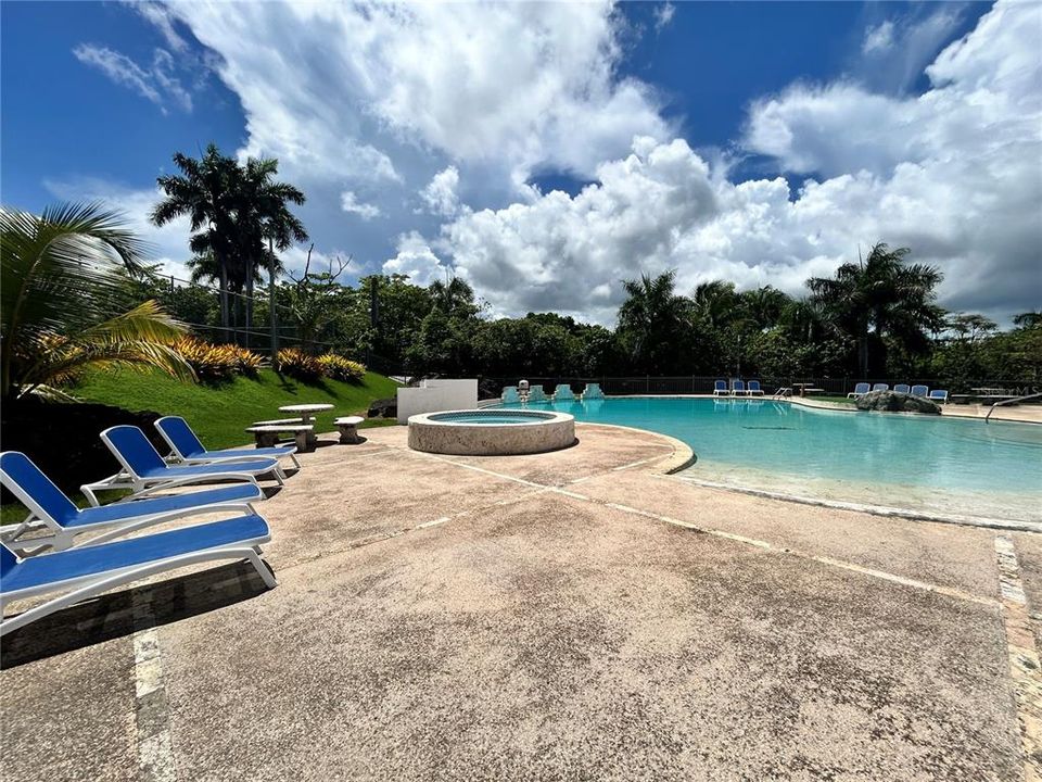 待售: $395,000 (5 贝兹, 4 浴室, 2806 平方英尺)