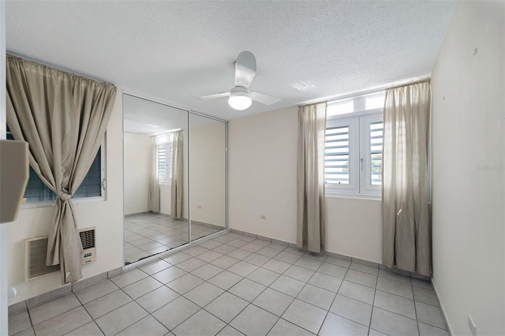 待售: $395,000 (5 贝兹, 4 浴室, 2806 平方英尺)