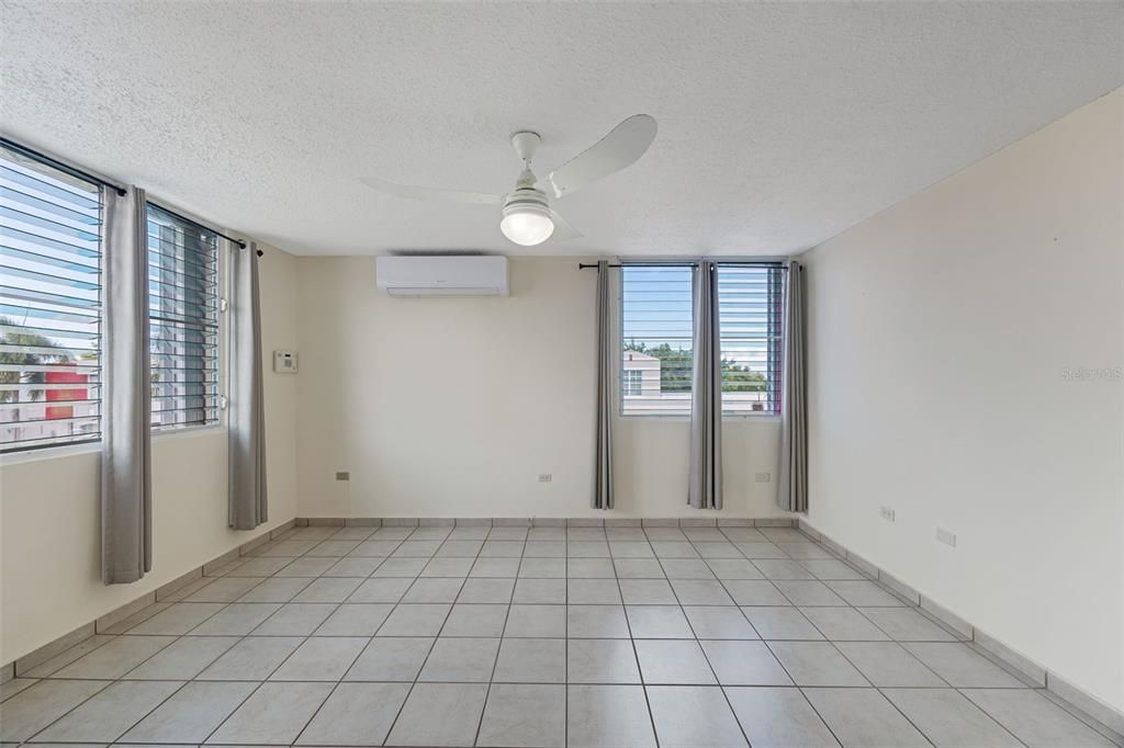 待售: $395,000 (5 贝兹, 4 浴室, 2806 平方英尺)