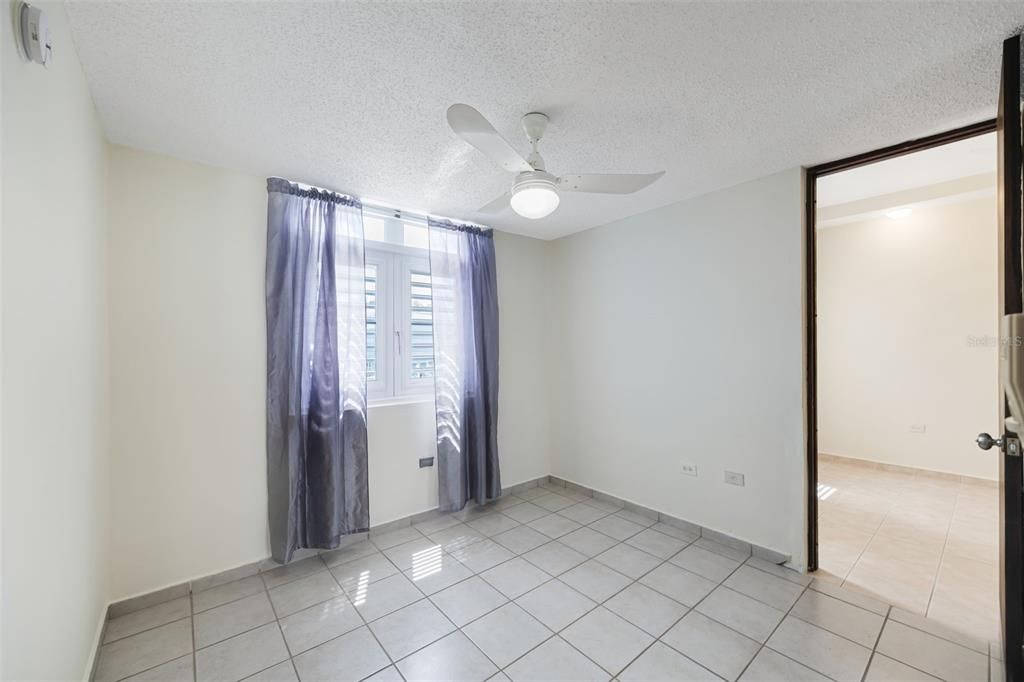 待售: $395,000 (5 贝兹, 4 浴室, 2806 平方英尺)