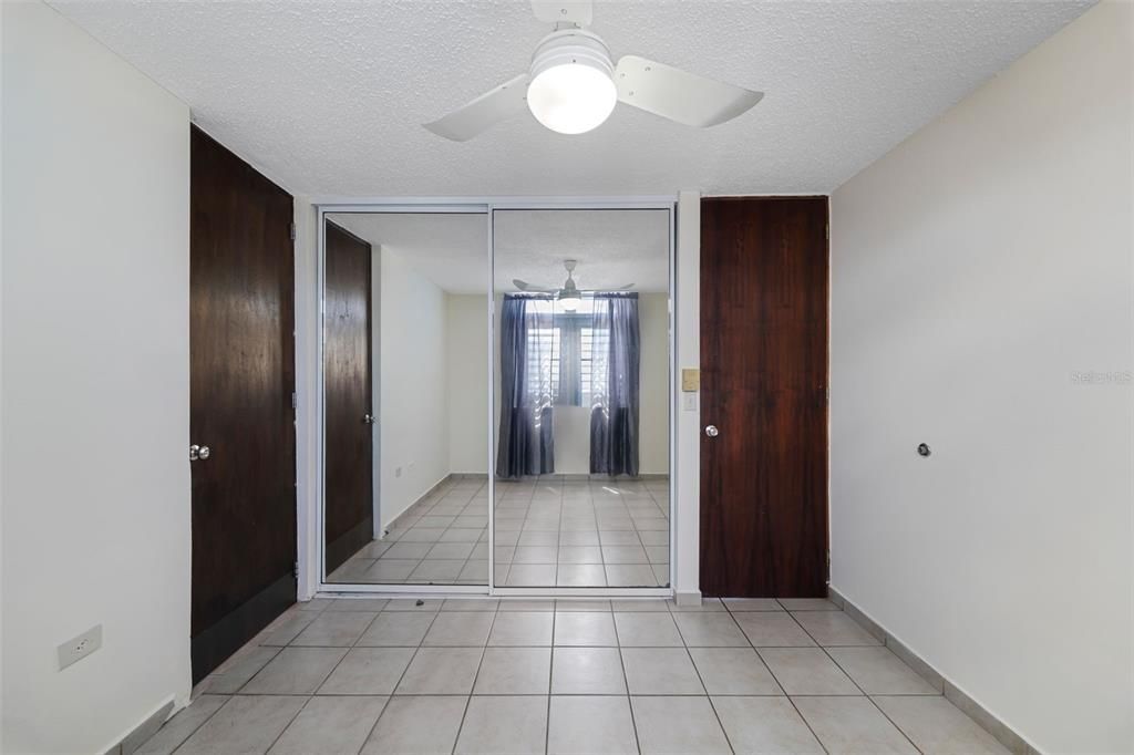 待售: $395,000 (5 贝兹, 4 浴室, 2806 平方英尺)