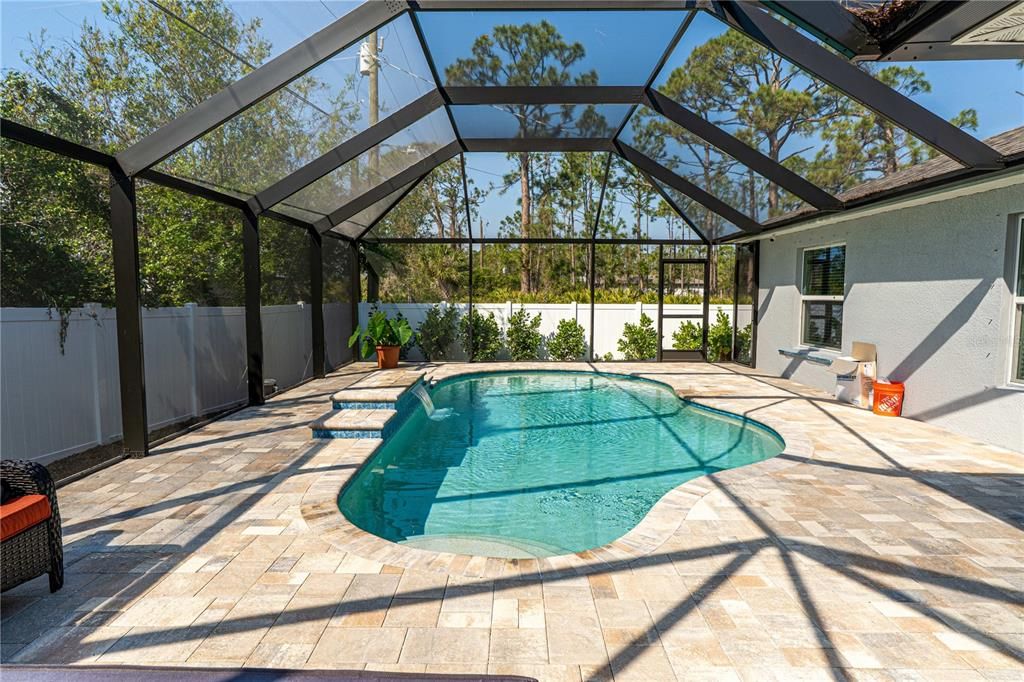 Activo con contrato: $365,000 (4 camas, 2 baños, 1499 Pies cuadrados)