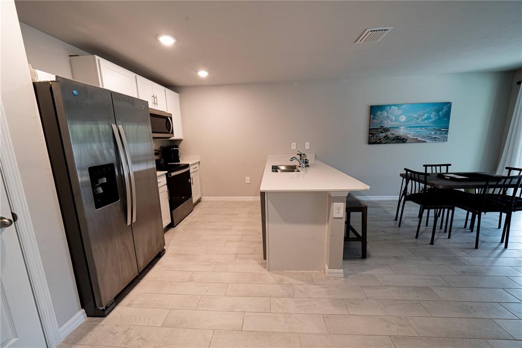 Activo con contrato: $365,000 (4 camas, 2 baños, 1499 Pies cuadrados)