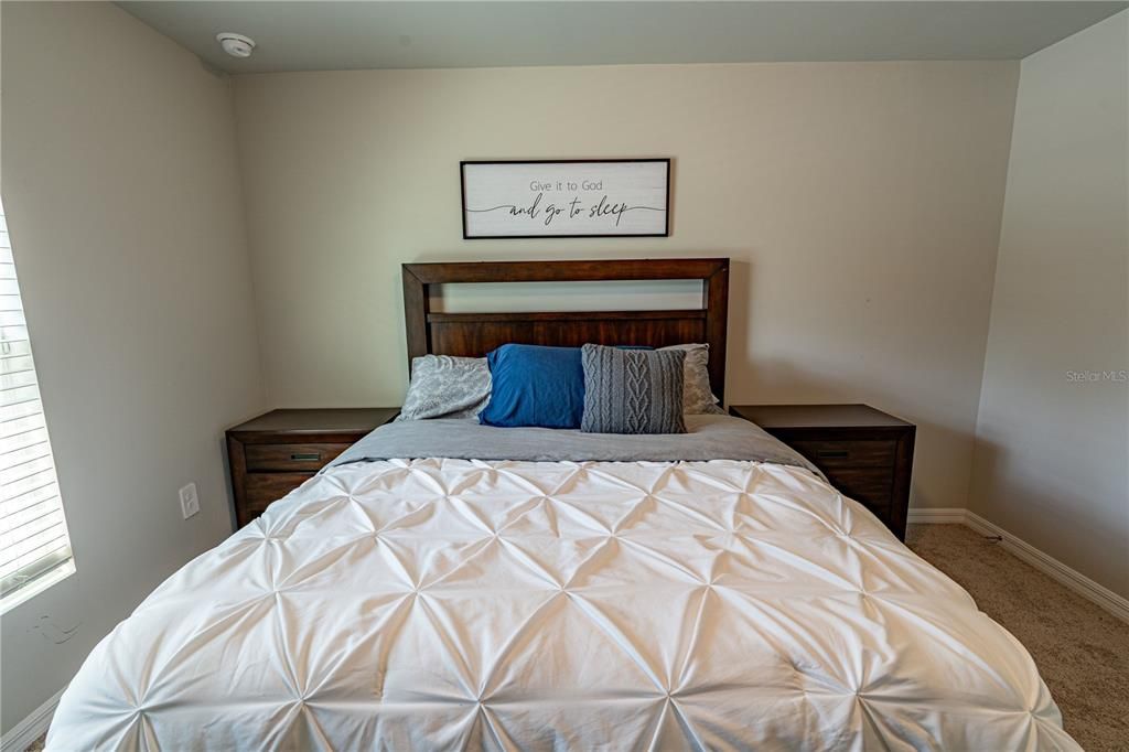 Activo con contrato: $365,000 (4 camas, 2 baños, 1499 Pies cuadrados)