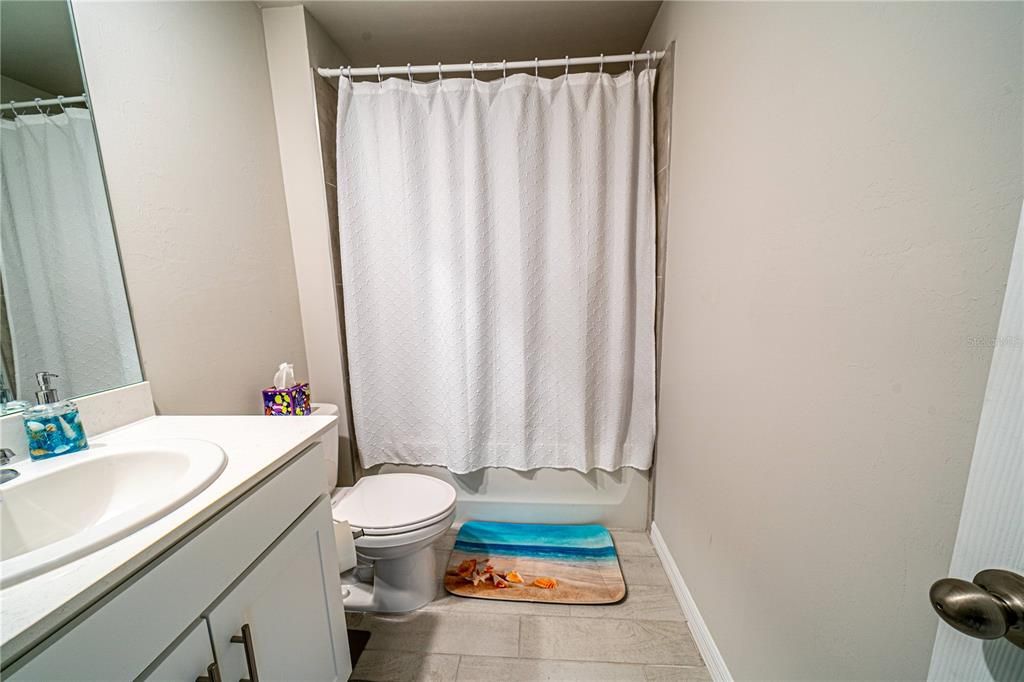 Activo con contrato: $365,000 (4 camas, 2 baños, 1499 Pies cuadrados)