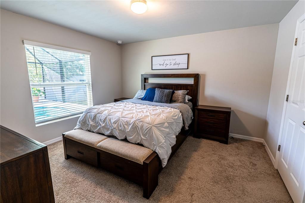 Activo con contrato: $365,000 (4 camas, 2 baños, 1499 Pies cuadrados)