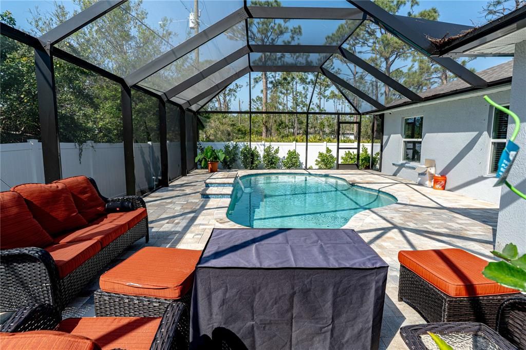 Activo con contrato: $365,000 (4 camas, 2 baños, 1499 Pies cuadrados)