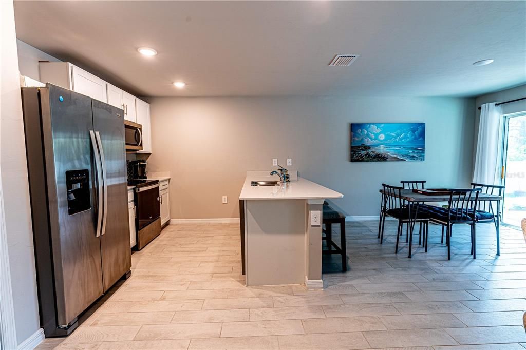 Activo con contrato: $365,000 (4 camas, 2 baños, 1499 Pies cuadrados)