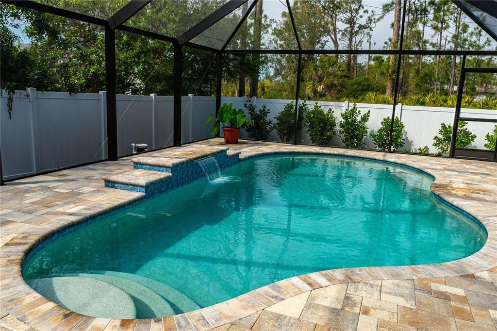 Activo con contrato: $365,000 (4 camas, 2 baños, 1499 Pies cuadrados)