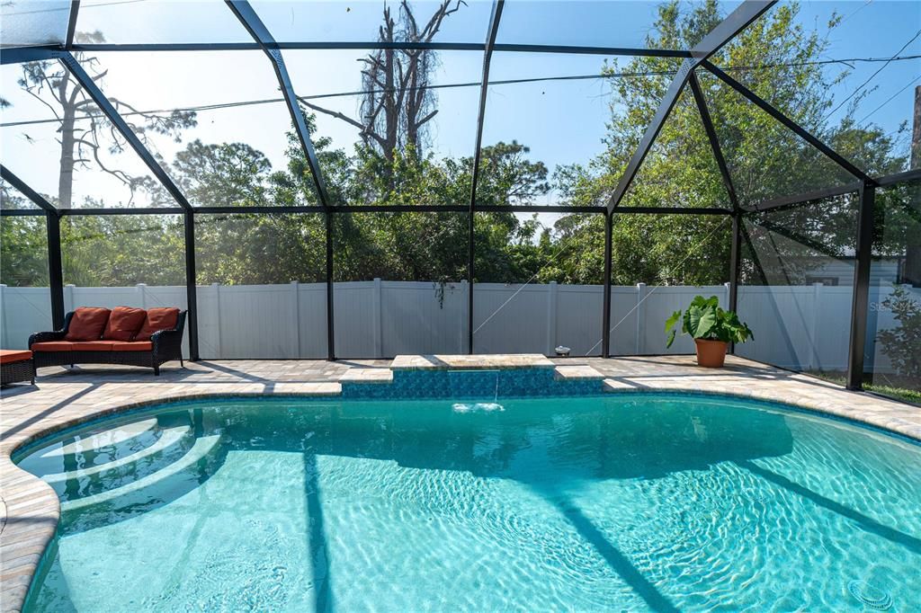 Activo con contrato: $365,000 (4 camas, 2 baños, 1499 Pies cuadrados)