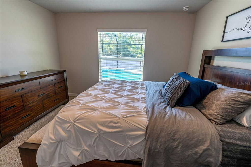 Activo con contrato: $365,000 (4 camas, 2 baños, 1499 Pies cuadrados)