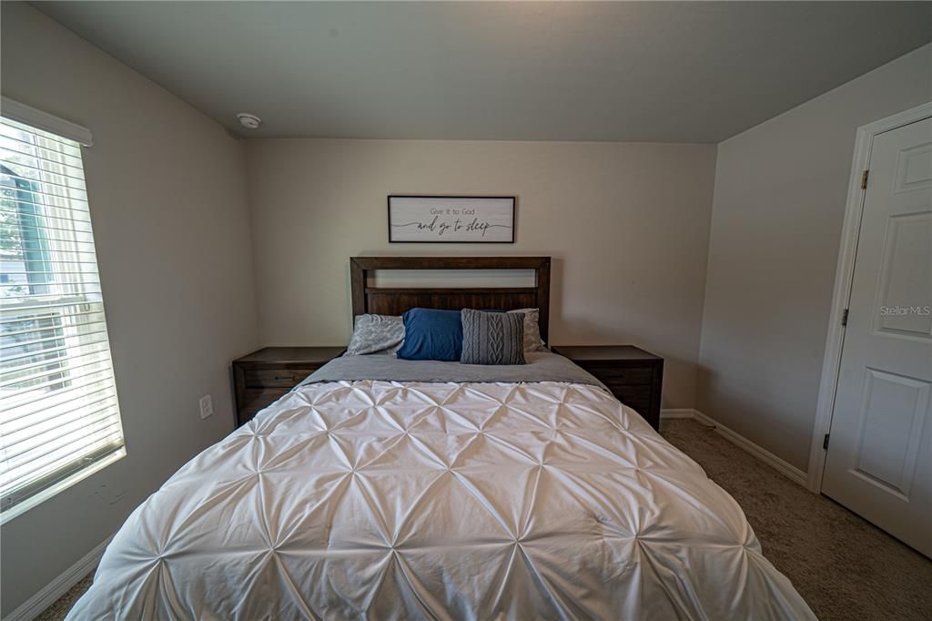 Activo con contrato: $365,000 (4 camas, 2 baños, 1499 Pies cuadrados)